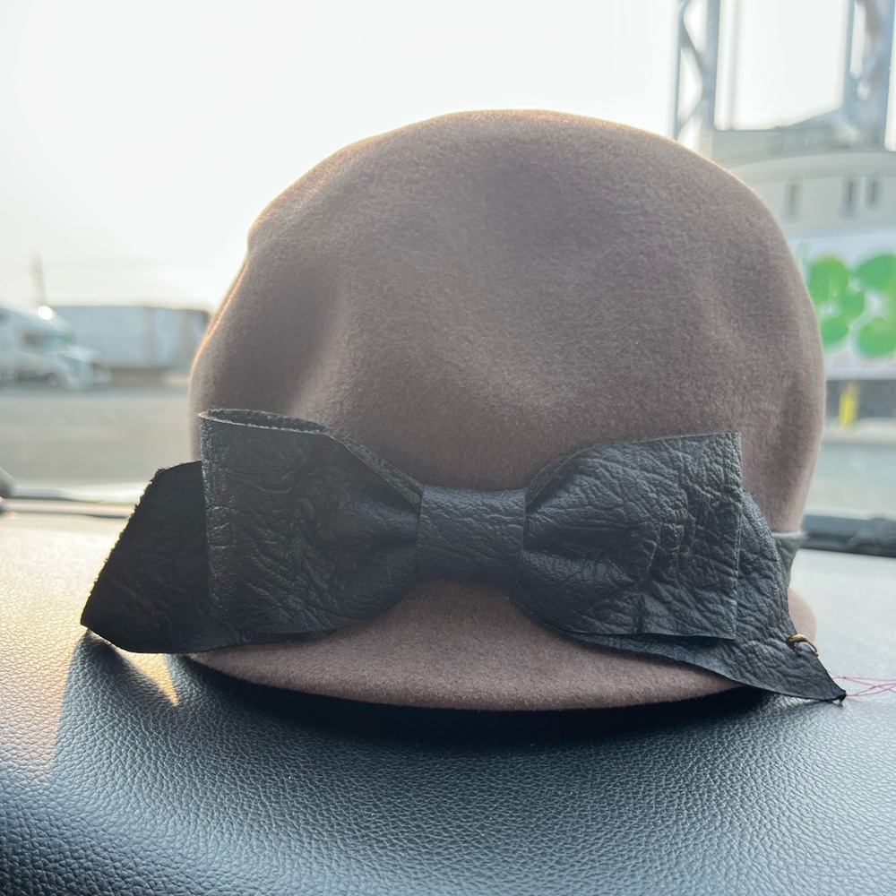 Vintage 1930's Chocolate Brown Basin Hat w Bow